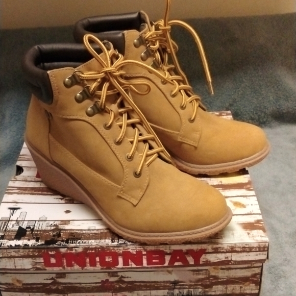 UnionBay Minimalist Comfy LaceUp 3” Wedge Ankle Boot - Picture 1 of 6